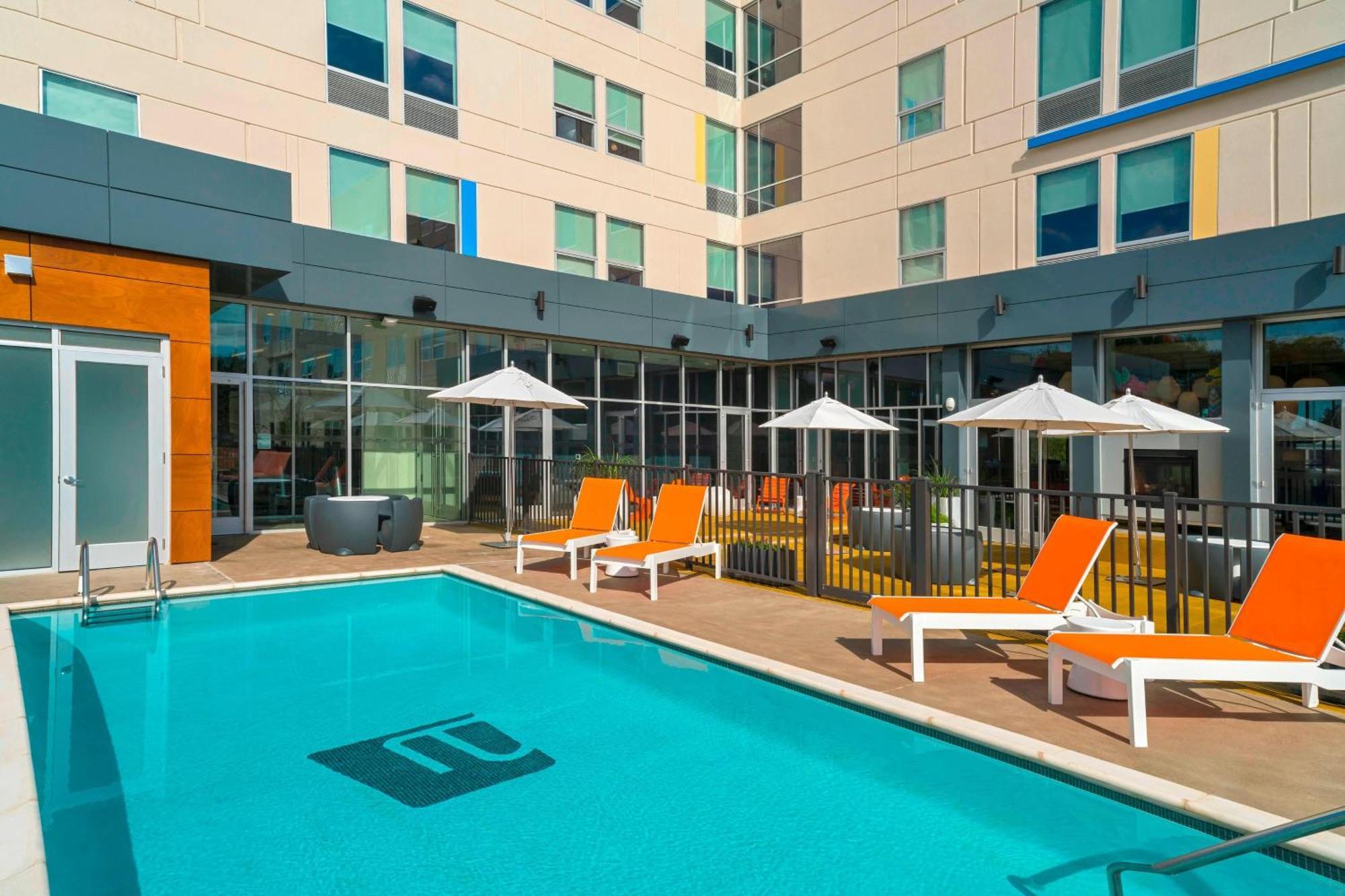 Aloft College Station Hotell Exteriör bild
